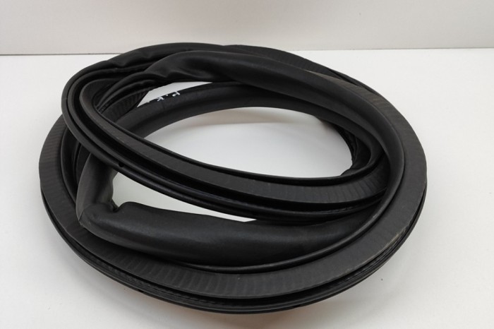 Garnitura ușă st&acirc;nga față FORD USA Mustang Mach-E 2020 OEM: LJ8B-R20708-AA | 22024295