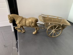 Impozanta căruță din alamă aurită masivă groasa &icirc;n carne,veche ,c&acirc;ntărește 3 kg,stare perfectă,de colecție/decor.