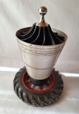 Trofeu - cupa - premiu - intreprindere de camioane ori tractoare - roata si turbina - obiect vechi era socialista anii 1970, piesa de colectie - decor