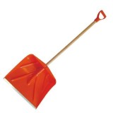 Lopata dat zapada, din plastic ranforsat, maner lemn tip D, intaritura din aluminiu,445x410mm, 12363