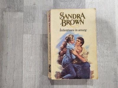 Imbratisare in amurg de Sandra Brown foto