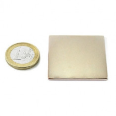 Magnet neodim bloc, 40x40x2 mm, putere 6,9 kg, N50