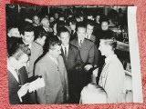 Fotografie, Nicolae Ceausescu stand de vorba cu un muncitor ide la fabrica de confectii Focsani