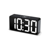 Ceas deșteptător digital LED Eachui cu port de &icirc;ncărcare USB, cifre mari, luminozitate/volum reglabil, funcție snooze (negru și alb)