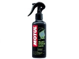 Solutie Curatare Interior Casca Moto Motul M2 Helmet, 250ml - Curata, Igienizeaza, Protejeaza