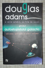 Douglas Adams - Ghidul autostopistului galactic foto