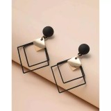 Cumpara ieftin Cercei lungi geometrici negru cu auriu - 29629