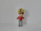 Figurina romaneasca veche anii 80 personaj desene animate, baiat blond cu ochelari, cauciuc 5cm