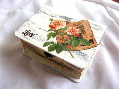 Cutie lemn tip carte decorata cu trandafiri 32833 foto