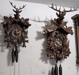 Ceas cu cuc mecanic din lemn sculptat &ndash; Model Pădurea Neagră