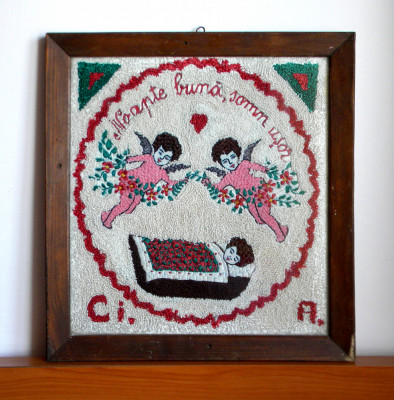 Tablou textil artizanal traditional pentru camera copilului, comunism anii 60 foto