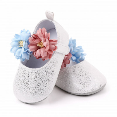 Pantofiori albi sidefati cu floricele (Marime Disponibila: 6-9 luni (Marimea 19 foto