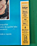 Set h&acirc;rtie fotografică lucioasă calitate superioară HP, format A4, 25 coli. 25 mg/m2. Sigilat,uscare rapidă fără pete sau risc de decolorare.