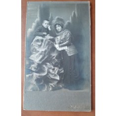Fotografie pe carton, mama cu baiatul, inceput de secol XX