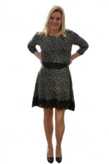 Rochie trendy cu imprimeu bicolor, nuante de negru-alb cu dantela foto