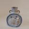Vaza ceramica glazura alb-albastru, cu pisica in relief, mini, 10cm inaltime
