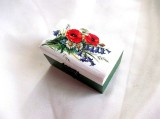 Cutie lemn decorata cu maci . margarete si clopotei 35489