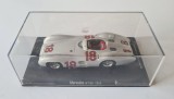 Macheta de colectie Mercedes-Benz W196 Stromlinie (1954), nr 18 Juan Manuel Fangio, sc 1:43, produs oficial licentiat Daimler - Crysler