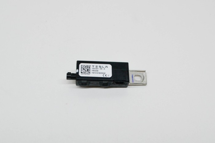 Amplificator de antena TESLA MODEL 3 2021 OEM: 1551331-00-A 15442368