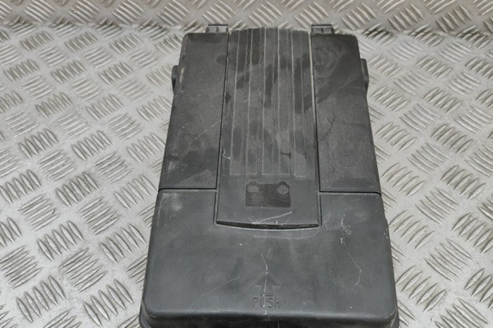 Capac baterie VW PASSAT Variant B7 365 2012 OEM: 3C0915443A | 30657717