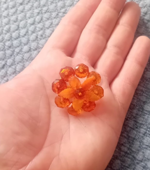 Brosa chihlimbar