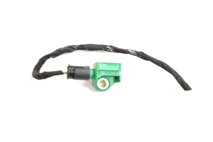 Senzor de impact st&acirc;nga spate VW ROUTAN 2013 OEM: 68167949AA 13318129