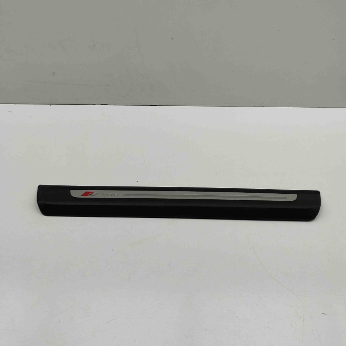 Ornament prag dreapta față AUDI Q7 4M 2016 OEM: 4M0853374A