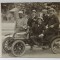 UN OFITER SI PATRU CIVILI POZAND PE UN AUTOMOBIL DE EPOCA , FOTOGRAFIE FORMAT CARTE POSTALA , CLASICA , SFARSITUL SEC. XIX