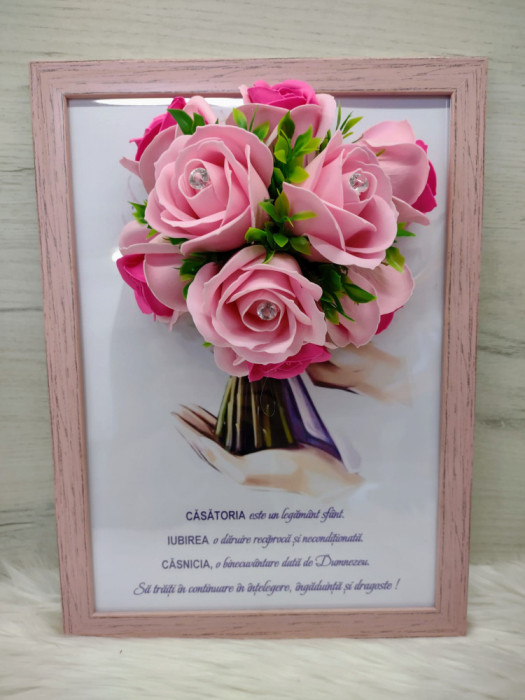 Rama A4 cu decorațiune de flori de săpun și text &quot;Căsătoria...&quot;