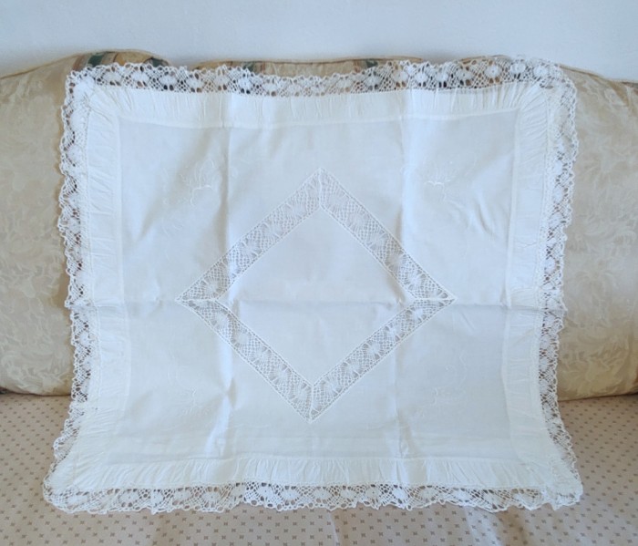 Fata de perna Vintage cu bordura si insertii de dantela croset
