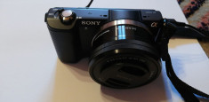 Aparat foto Sony Alpha A5000 - mirrorless stare foarte buna + Acumulator foto