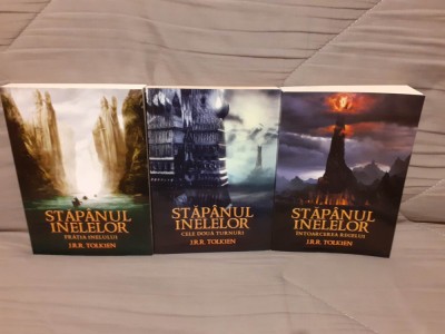 STAPANUL INELELOR-J.R.R.TOLKIEN (3 VOL) EDITIE BROSATA foto
