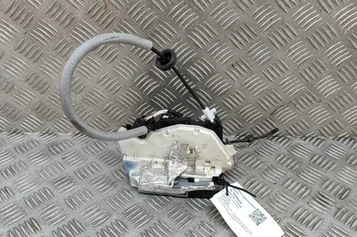 &Icirc;ncuietoare ușă dreapta față VW TRANSPORTER VI T6 Furgon SGA, SGH 2022 OEM: 7L1837016C 30405520