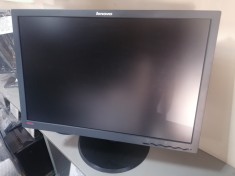 Monitor LCD 24 foto