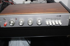 Amplificator audio de colectie LARSHOLT din anii &#039;70, functioneaza in totalitate, mufe DIN, sunet bun, carcasa 33x19x7 cm