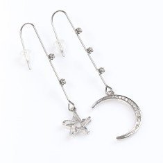 Cercei argintii lungi asimetrici cu stea si luna, design elegant