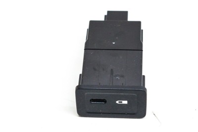Port USB/AUX-In MERCEDES-BENZ SPRINTER 3,5-t Van 907, 910 2020 OEM: A2478200401 13621656 foto