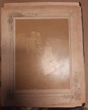 Fotografie inceput de secol xx cu o familie din zona Brasov