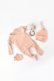 Set 4 piese: bluza, pantaloni, caciulita si manusi din bumbac organic si modal - Piersica, BabyCosy (Marime: 0-3 Luni)