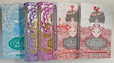SERIA CORABIILE INSUFLETITE , VOLUMELE I - V de ROBIN HOBB , 2019 - 2012 foto