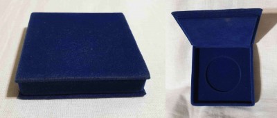 Cutie veche pentru depozitare moneda - medalie de 4 cm foto
