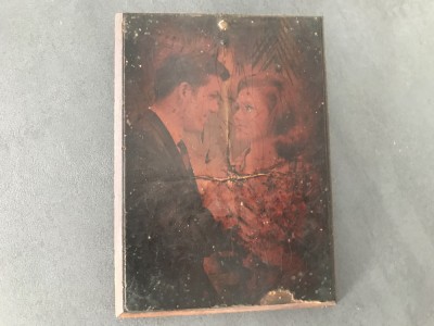 Deosebit tablou din lemn de cires vechi cu poza de familie,de colecție/decor. foto