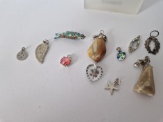 Lot de 12 Pandantive din Argint cu Pietre Diferite.