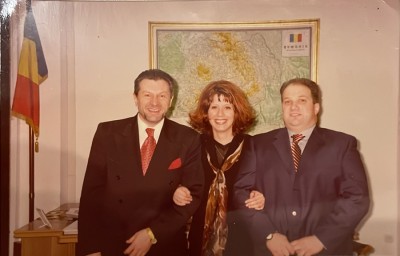 1999 Foto originala Radu Berceanu, Ministrul Industriei si Comertului, Simona Culcea si Vlad Rosca (?) secretar de stat in guvernul Radu Vasile foto