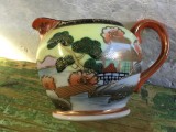 Latiera din portelan japonez cu marcaj Tashiro Shoten ( Tashiroya ) anii 20-30 realizat in stilul traditional Kutani / Moriage !