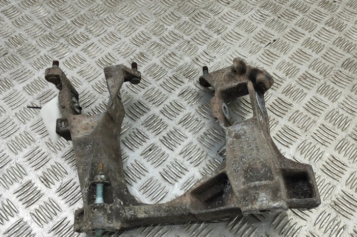 Suport punte dreapta PORSCHE BOXSTER 986 2001 OEM: 98633115208,986.331.152.08 27501894
