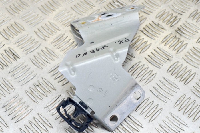 Suport aripa st&acirc;nga față MASERATI GHIBLI M157 2015 OEM: B422 12162163