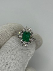 INEL AUR ALB 18K + SMARALD = 2CT + DIAMANTE TOP = 1.70CT - F - VVS1 - 5.6g. !