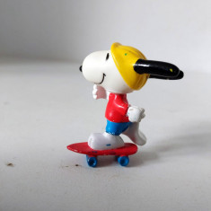 * Figurina Snoopy pe Skate, caine desene animate, cauciuc, 5cm