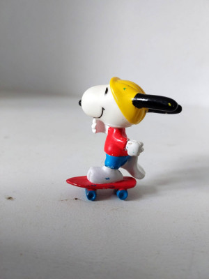 * Figurina Snoopy pe Skate, caine desene animate, cauciuc, 5cm foto